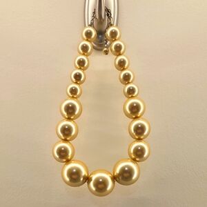 Elegant Gold Pearl Necklace